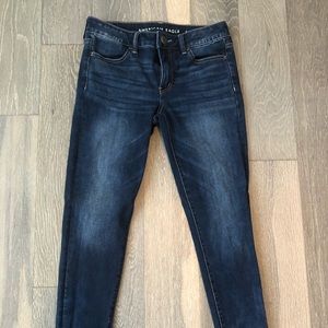 Size 6 American eagle jeans.